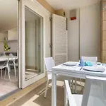Residencia Vejademar Sea View, Close To The Appartement