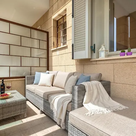 Apartment Residencia Vejademar Sea View, Close To The