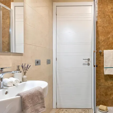 Residencia Vejademar Sea View, Close To The Apartment